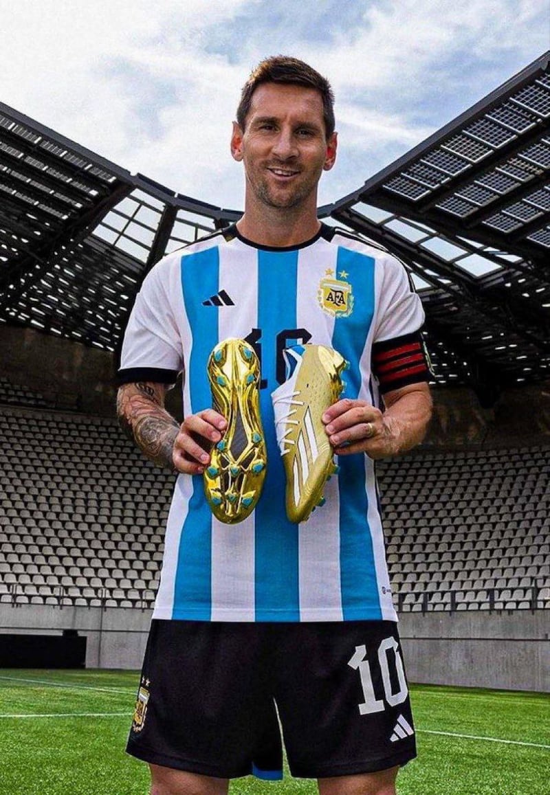 Leo Messi con las Adidas X Speedportal
