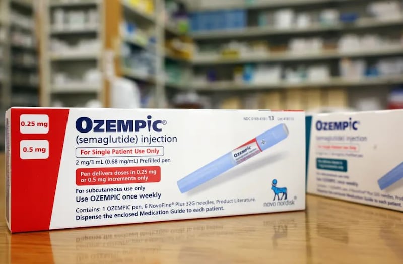 Ozempic, utilizado tradicionalmente para tratar la diabetes tipo 2, ha ganado popularidad entre los pesos pesados ​​de Hollywood.| Foto: Imágenes falsas