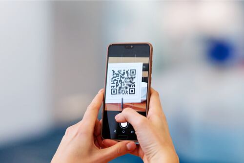 ¿Qué es el “Quishing” y por qué debemos estar atentos a que nos puedan estafar usando códigos QR?