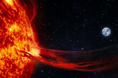 Científicos chilenos advierten sobre una tormenta solar que podría dejar al mundo en un ‘blackout’ masivo