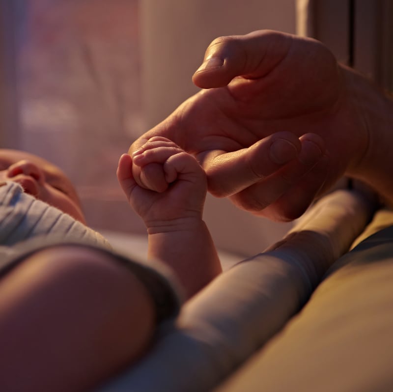 Un millón de conexiones por segundo: lo que pasa en el cerebro de tu bebé y no ves