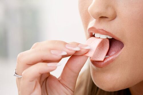 Chicle antiviral: científicos crean una goma de mascar que puede atrapar virus como la gripe y el herpes