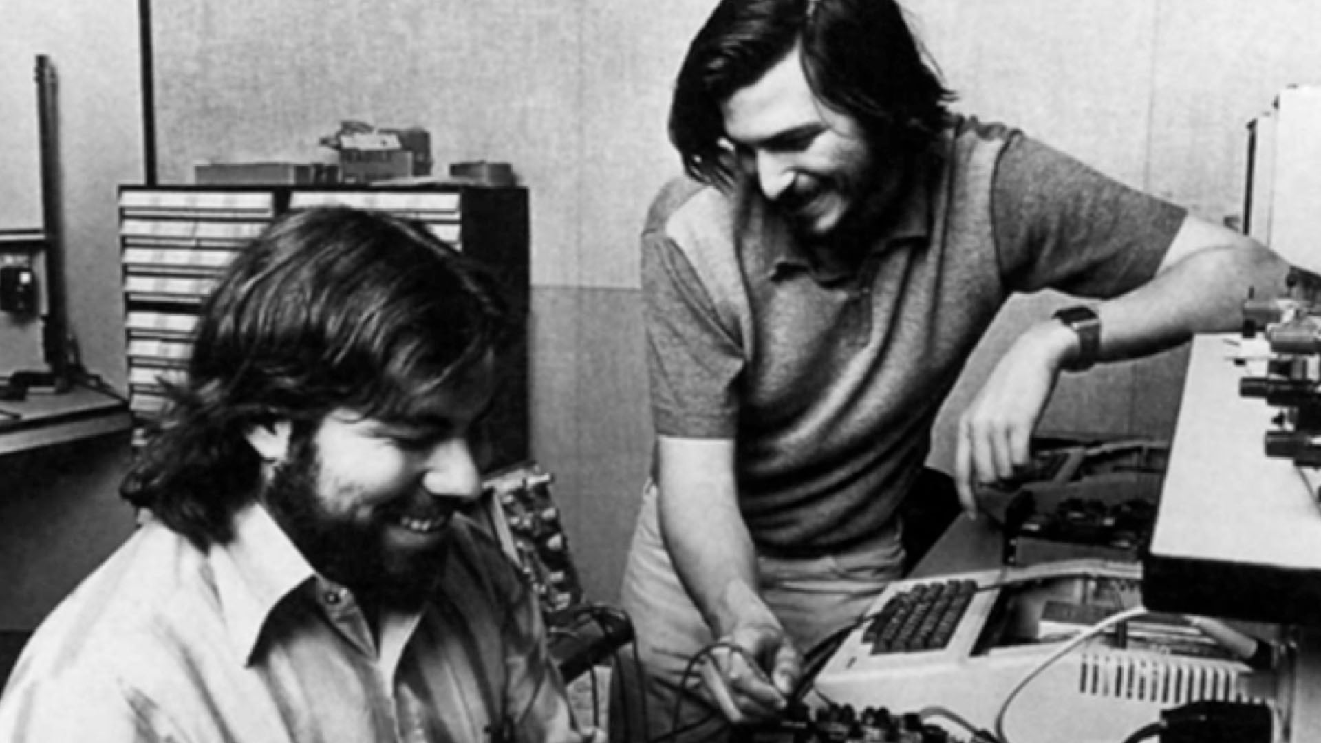 Steve Jobs y Steve Wozniak firmaron un cheque hace 50 años para crear su primer computador: Hoy, vale una fortuna