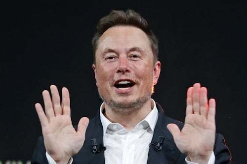 Giro histórico en SpaceX: Musk pone Marte “en pausa” para priorizar una ciudad lunar en menos de una década