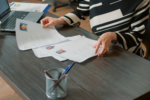 Tu nombre podría estar boicoteando tu búsqueda de trabajo, dice un estudio