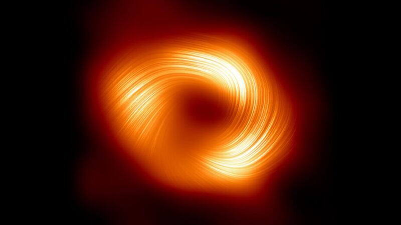 ¿Cómo se siente caer dentro de un agujero negro?: Nueva simulación de la NASA te lleva al interior de uno