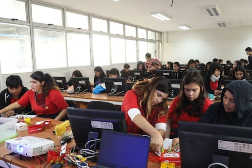 Acercando la tecnología a las salas de clases de Chile