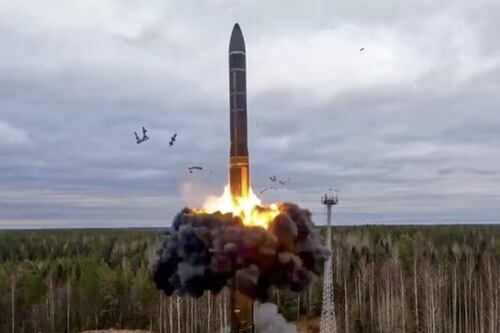 Qué es (y cómo funciona) un misil balístico intercontinental como el que Rusia ha lanzado en Ucrania