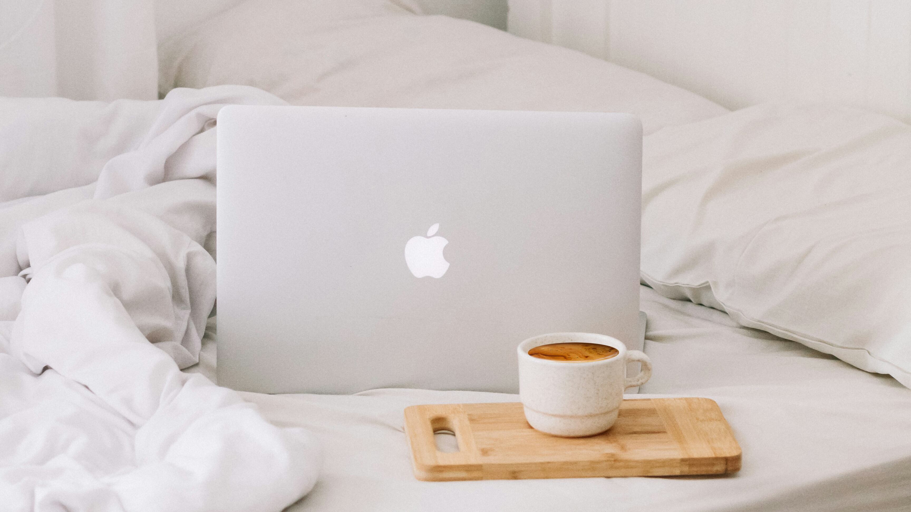 El pensamiento de primeros principios seguirá siendo una piedra angular en su estrategia, guiando a la empresa hacia nuevas fronteras y asegurando que el legado de Steve Jobs viva en cada producto que crean.