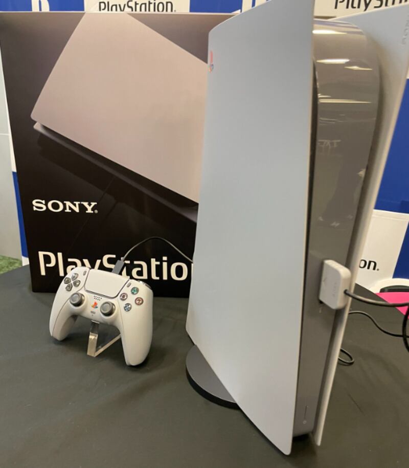 PS5 con estilo PS1