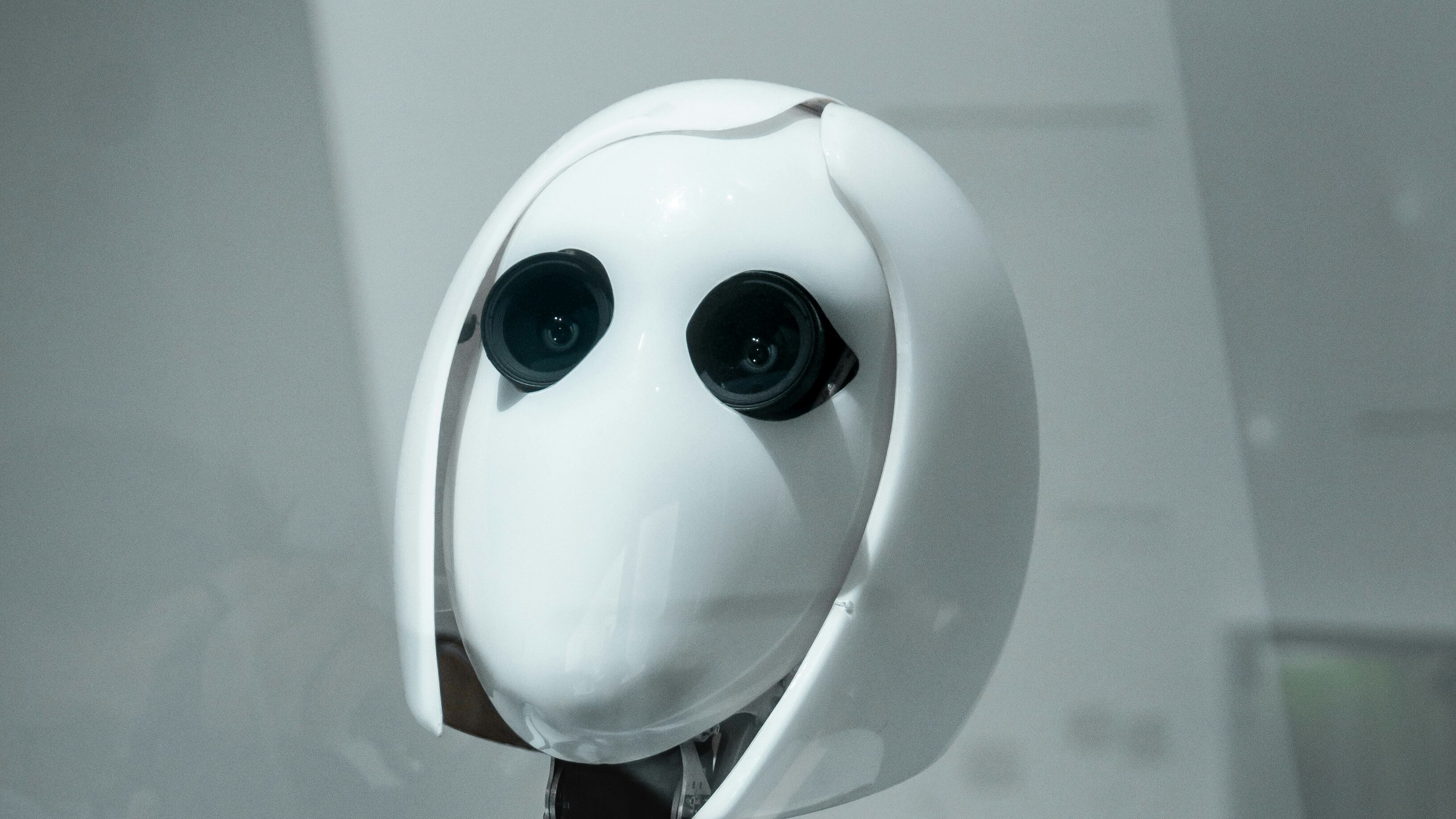 Este avance trae consigo riesgos inesperados, como la sobredependencia de los consejos de la IA o amenazas sofisticadas.