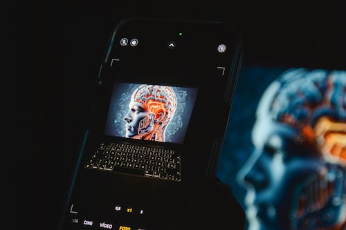Metacognición: la clave para que las herramientas de inteligencia artificial actúen de forma más humana, según Bill Gates