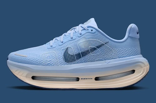 Nike eleva el ‘running retro’: se revelan las nuevas Vomero 5 Premium “Aluminum”.
