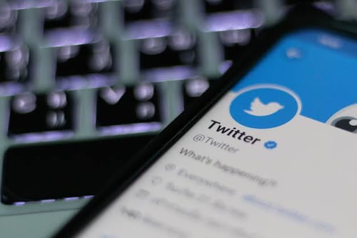 Twitter volverá a verificar cuentas: reapareció la opción en su app