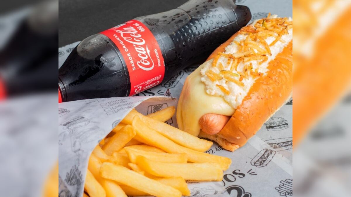Gaseosa y Hot Dog