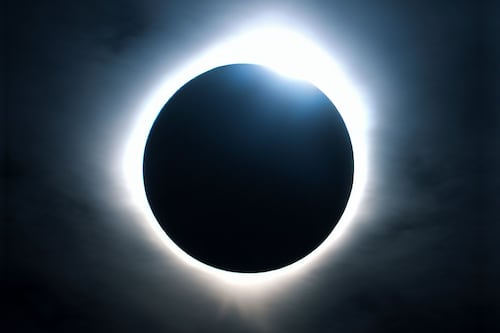 Eclipse Solar 2024: a qué hora se pondrá oscuro el cielo en las principales ciudades de México