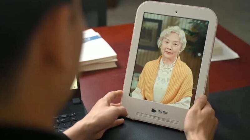 Más allá de la muerte: China utiliza terrorífica IA para ‘revivir’ a seres queridos fallecidos