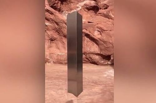 Un monolito de metal fue encontrado en medio de un desierto en Utah y nadie sabe como explicar de que se trata