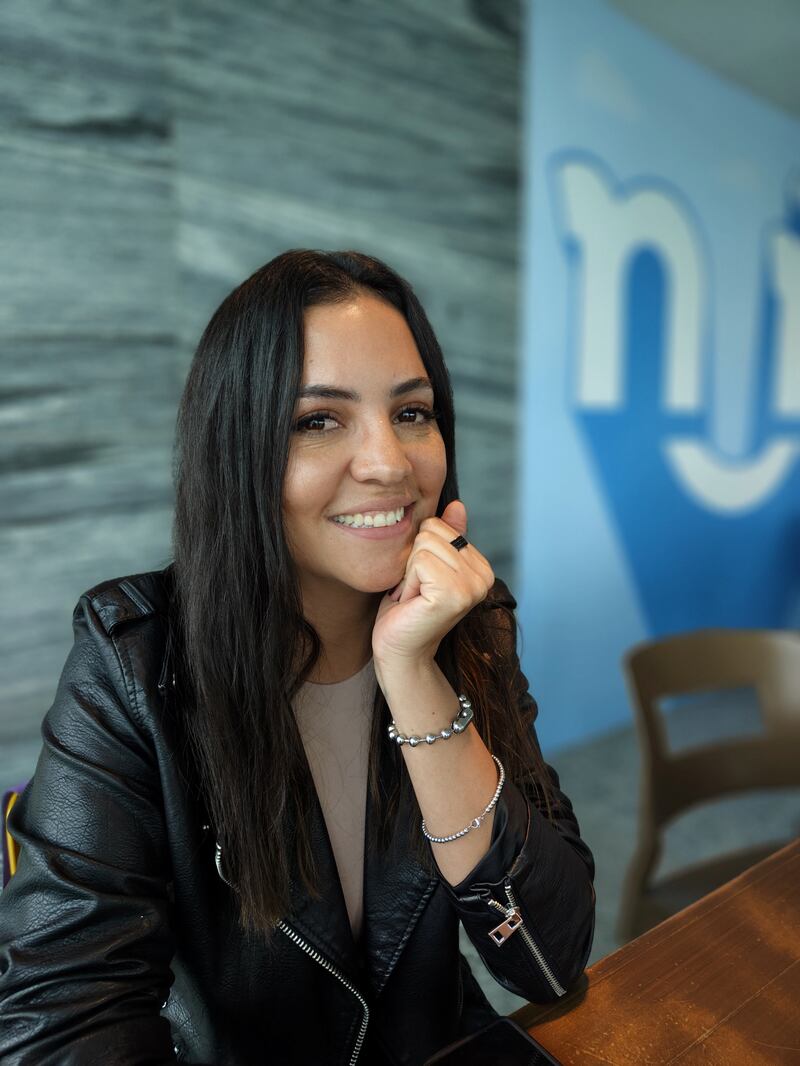 Probamos el realme 12 Pro+ 5G con especial énfasis en su cámara. Nos topamos con un smartphone de gama media-alta con detalles que lo hace sentir premium.