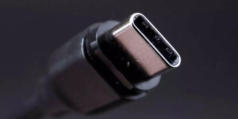 Apple debe prepararse para un cambio radical con su teléfonos iPhone, ya que muy pronto deberá cambiar su tipo de cargador y cables de conexión para carga.