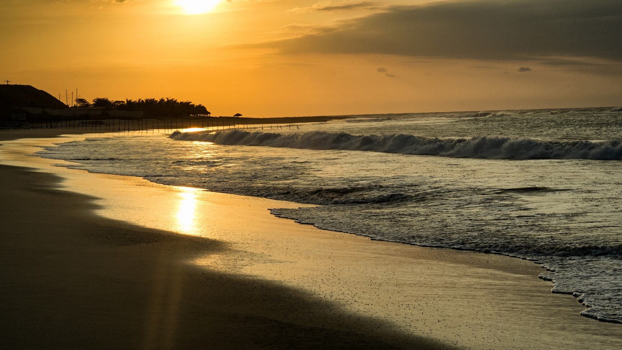 Panorámica de la playa Punta Sal, uno de los sitios paradisíacos que promociona la campaña 'Cruza la Frontera'.