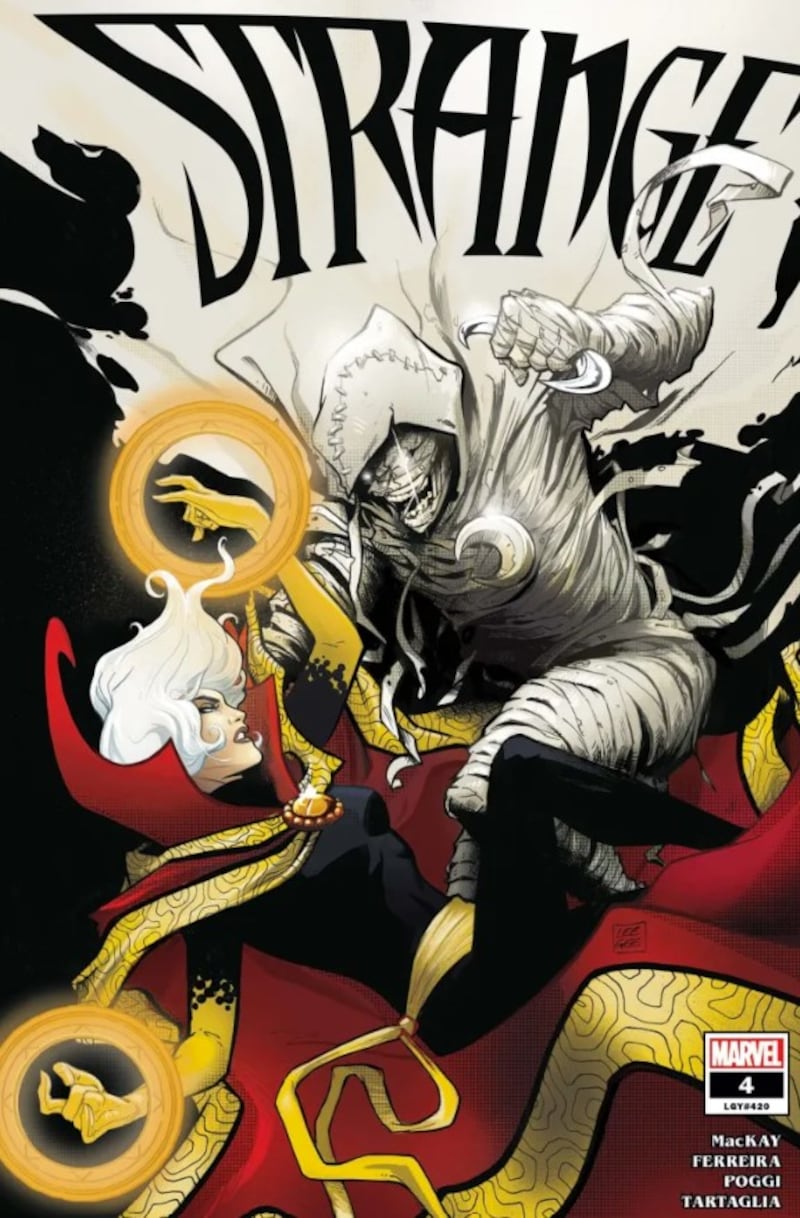 La portada del cómic Strange #4 con Clea enfrentándose a Shadow Knight, hermano de Moon Knight.