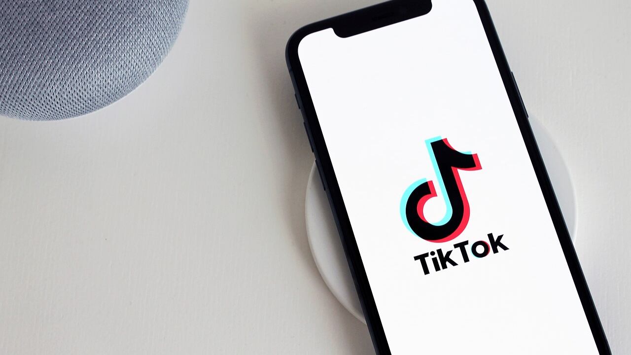 ¿Es TikTok un peligro para el Estado? Presentan proyecto de ley para prohibir su uso en celulares públicos
