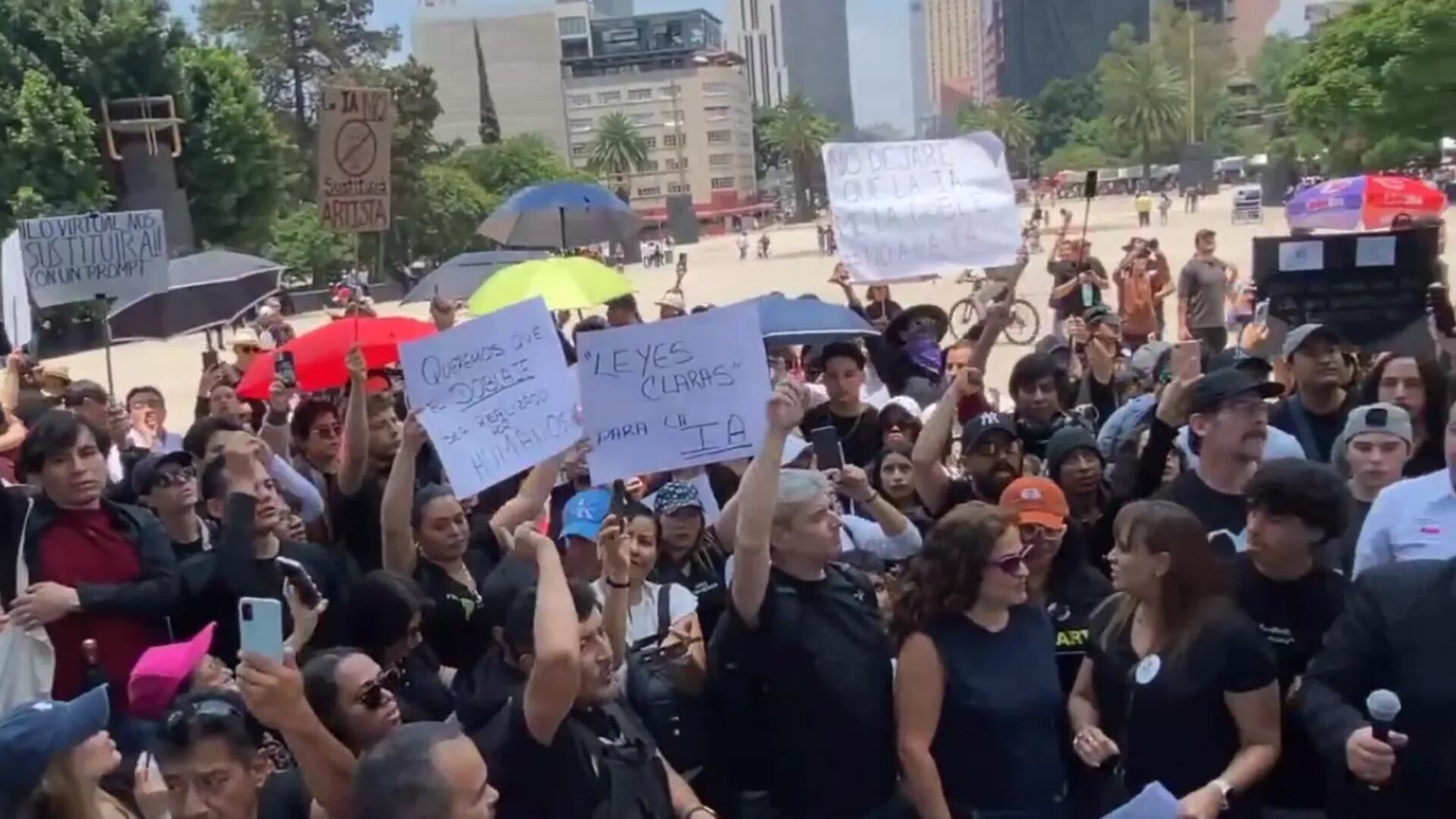 El gremio de actores de voz en México exige protección