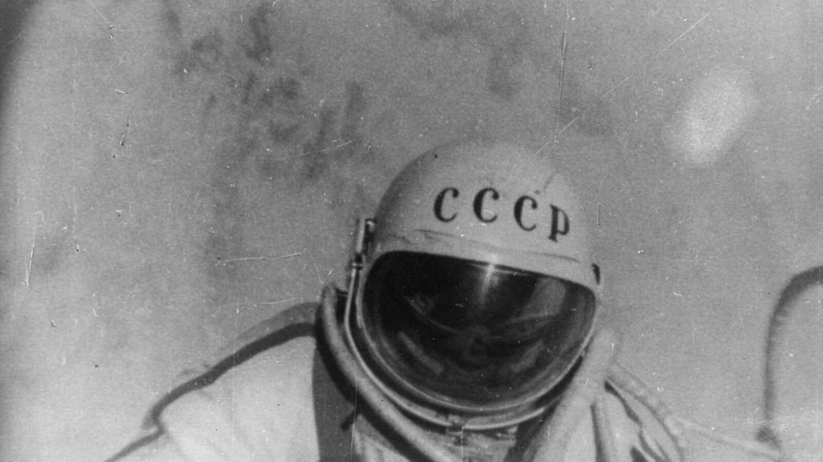 Aleksei Leonov en su caminata espacial