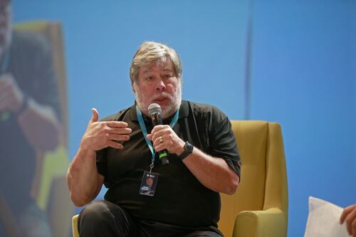 Steve Wozniak le baja el precio a la inteligencia artificial: la ubica como un “simple” y buen buscador de Internet