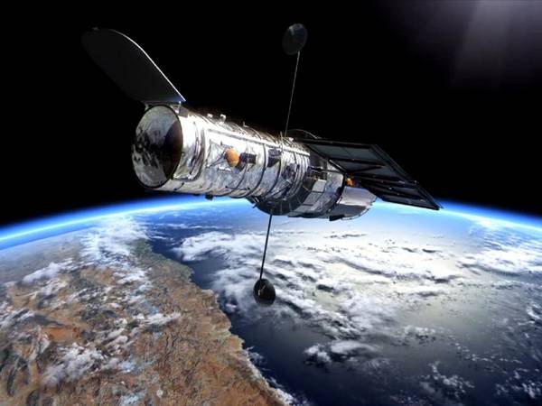Por qué SpaceX, Momentus y Astroscale quieren rescatar el telescopio Hubble pero la NASA no accede