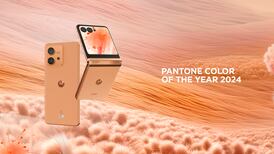 Motorola razr 40 ultra se viste de Peach Fuzz: el color del año 2024 de Pantone