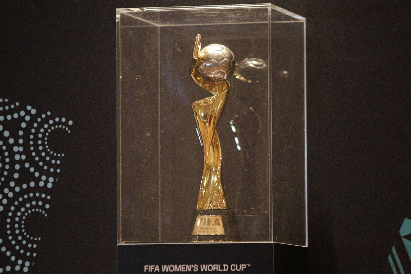 The trophy of the largest sporting event in the world visited Cali, a sports city, as part of the tour they will carry out through the 32 countries that qualified for the 2023 Women's World Cup.