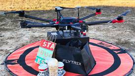 El dron delivery ya funciona y los clientes graban videos fascinados de cómo reciben una entrega de Starbucks