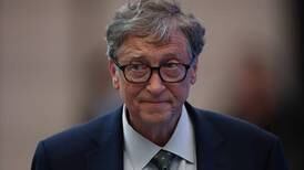 Bill Gates fan de Samsung:  usa un smartphone plegable que no es un Microsoft Surface Duo