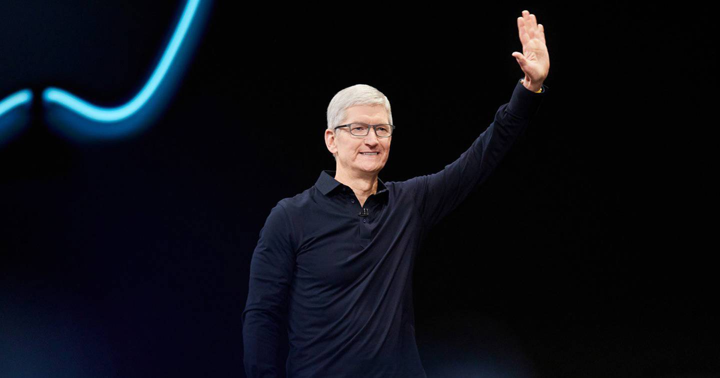 Five curiosities about tim cook, the apple ceo who said being gay "is a gift from god"