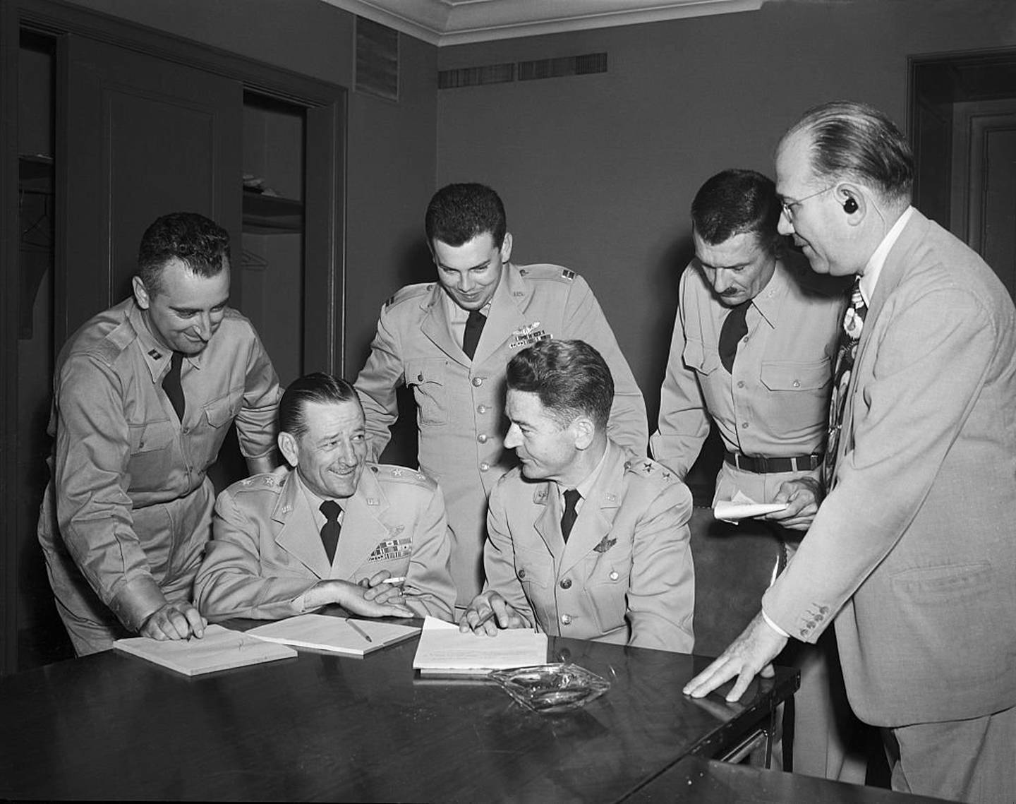 Conferencia de militares investigadores del fenómeno OVNI en 1952